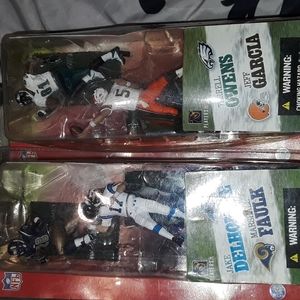 (4) 2004 NFL figurines Delhomme/Faulk/Owens/Garcia
